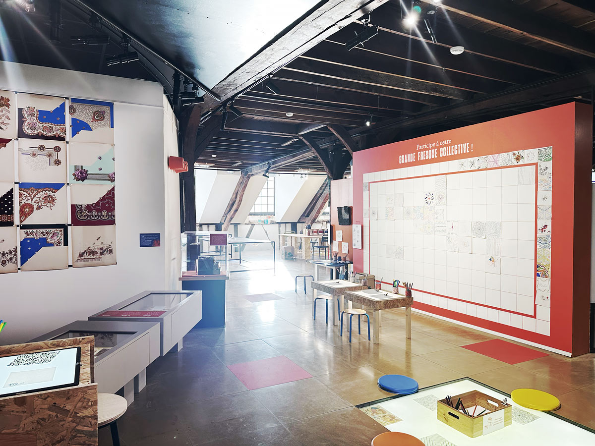 DU DESSIN AU TEXTILE