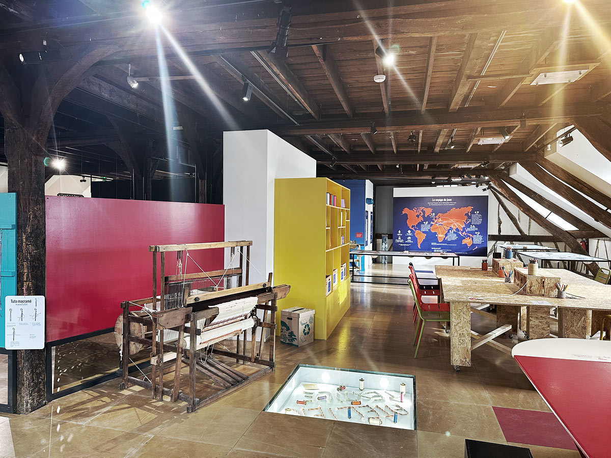 DU DESSIN AU TEXTILE