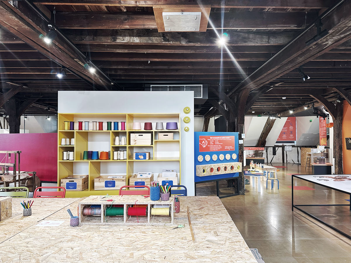 DU DESSIN AU TEXTILE