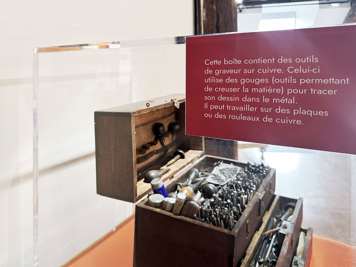 DU DESSIN AU TEXTILE