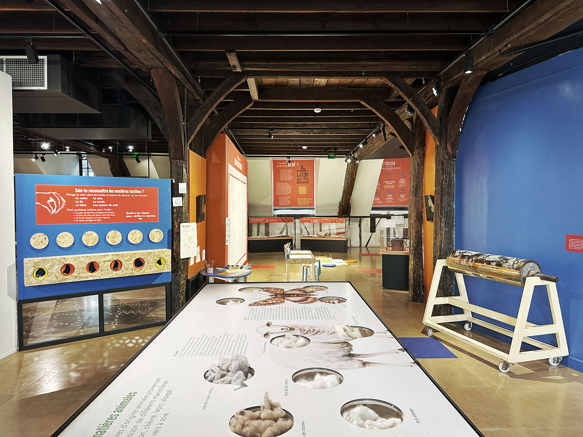 DU DESSIN AU TEXTILE